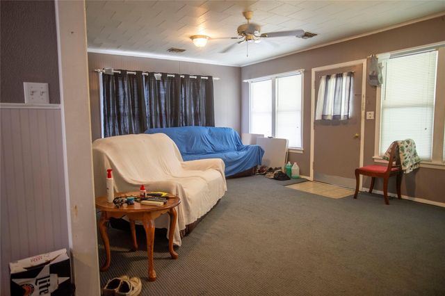 10553 S State Hwy 71, Danevang, TX 77437