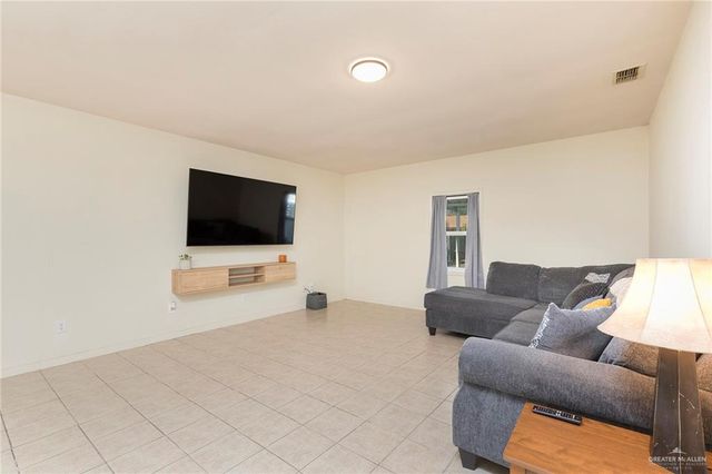 2124 Hibiscus Avenue, Mcallen, TX 78501