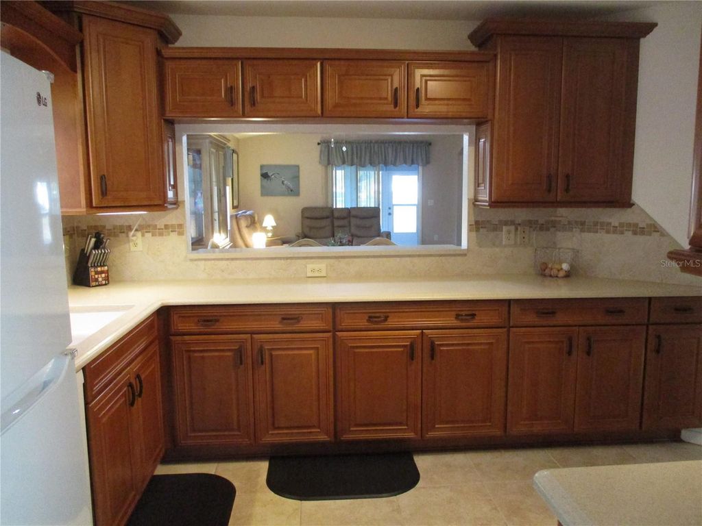 Image 6 of property listing at 13699 SW 111TH AVENUE, Dunnellon, FL 34432