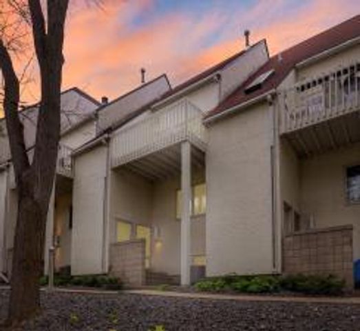 3062 Lake Shore Drive, Minneapolis, MN 55416