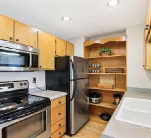 3062 Lake Shore Drive, Minneapolis, MN 55416