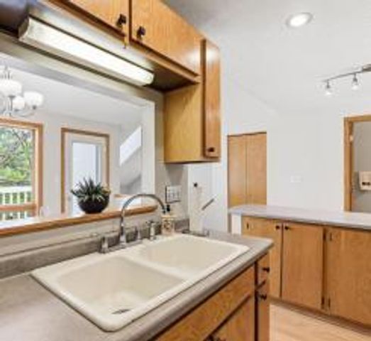 3062 Lake Shore Drive, Minneapolis, MN 55416