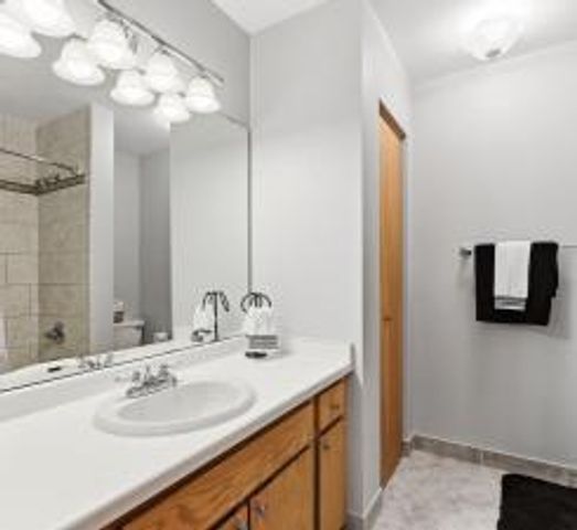 3062 Lake Shore Drive, Minneapolis, MN 55416