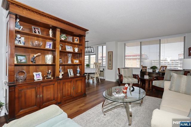 160 Overlook Avenue 19D, Hackensack, NJ 07601