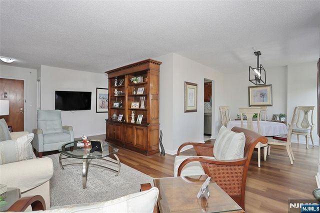160 Overlook Avenue 19D, Hackensack, NJ 07601