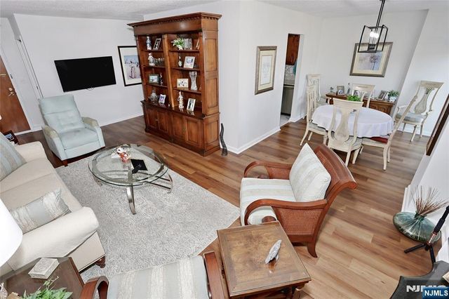 160 Overlook Avenue 19D, Hackensack, NJ 07601
