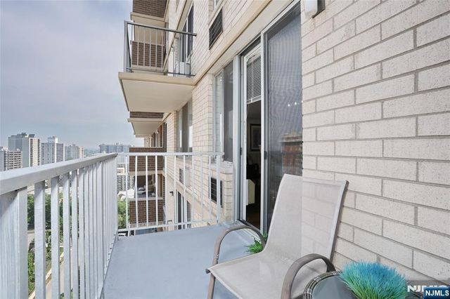 160 Overlook Avenue 19D, Hackensack, NJ 07601