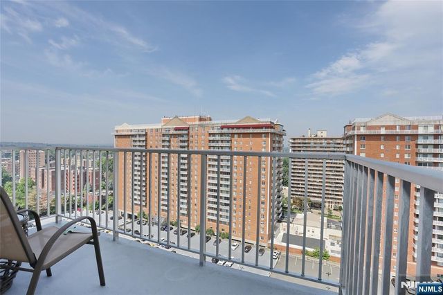 160 Overlook Avenue 19D, Hackensack, NJ 07601