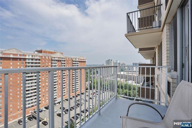 160 Overlook Avenue 19D, Hackensack, NJ 07601