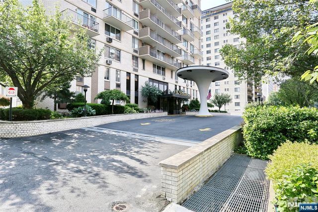 160 Overlook Avenue 19D, Hackensack, NJ 07601