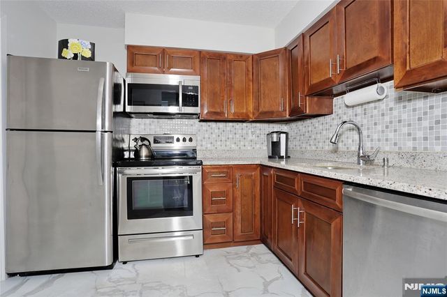 160 Overlook Avenue 19D, Hackensack, NJ 07601