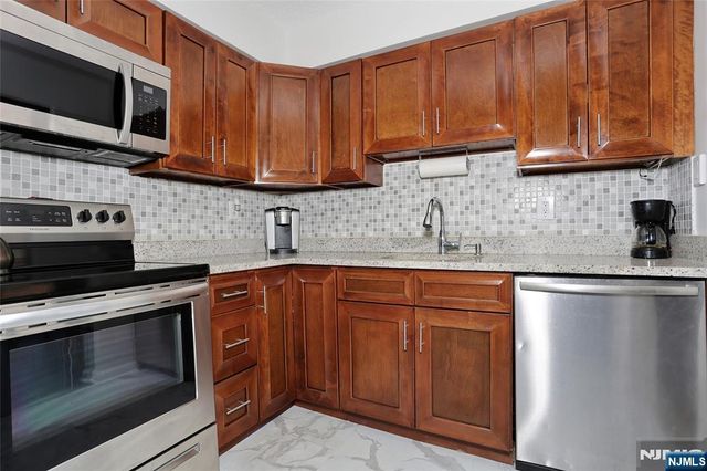 160 Overlook Avenue 19D, Hackensack, NJ 07601