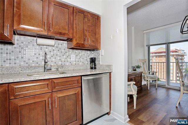 160 Overlook Avenue 19D, Hackensack, NJ 07601