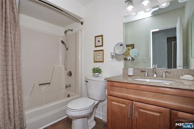 160 Overlook Avenue 19D, Hackensack, NJ 07601