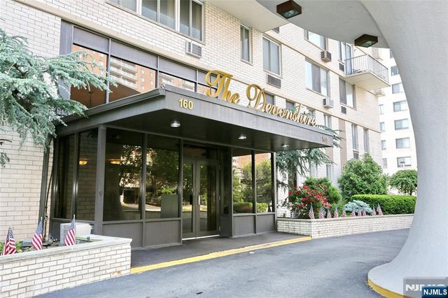 160 Overlook Avenue 19D, Hackensack, NJ 07601