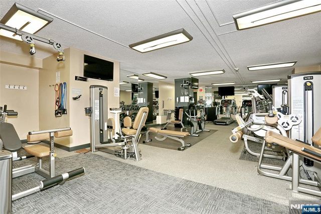 160 Overlook Avenue 19D, Hackensack, NJ 07601