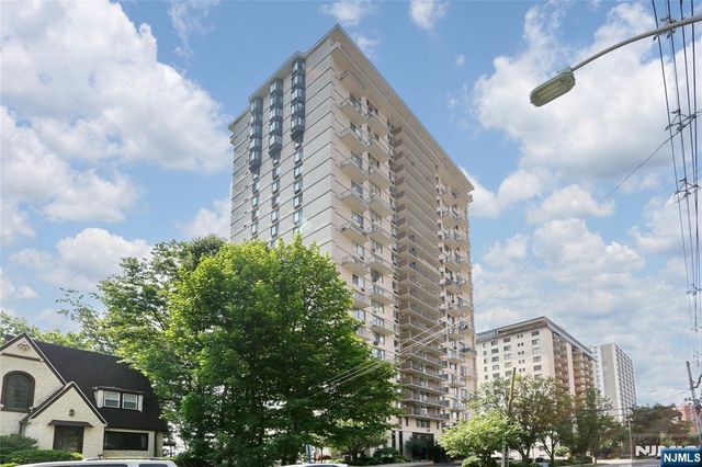 160 Overlook Avenue 19D, Hackensack, NJ 07601