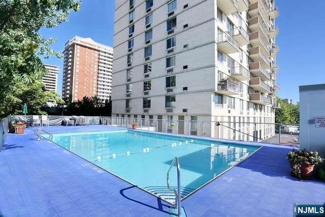 160 Overlook Avenue 19D, Hackensack, NJ 07601