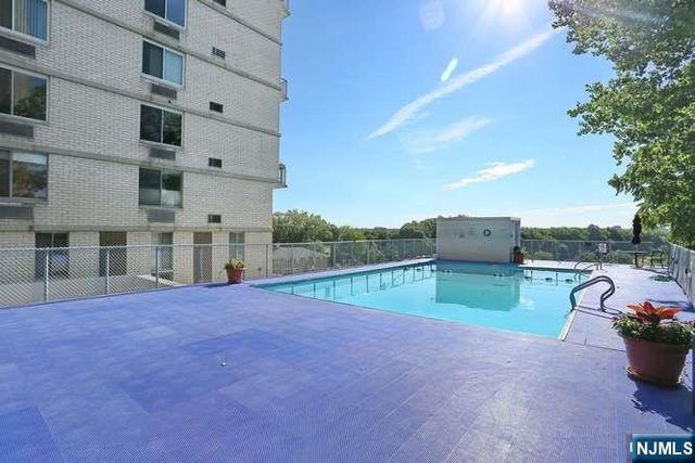 160 Overlook Avenue 19D, Hackensack, NJ 07601