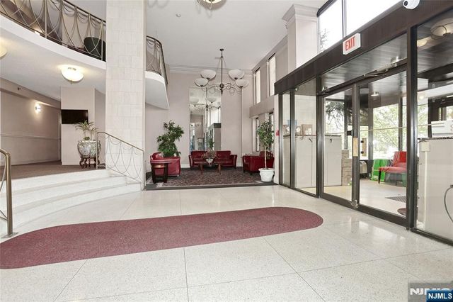 160 Overlook Avenue 19D, Hackensack, NJ 07601