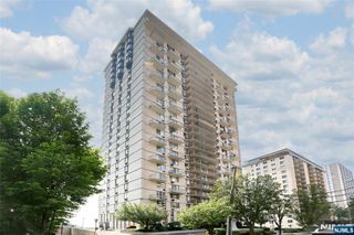 160 Overlook Avenue 19D, Hackensack, NJ 07601