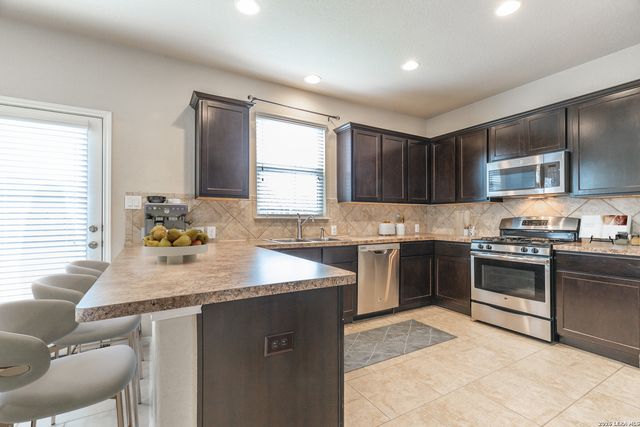 6423 Candleoak Cir, San Antonio, TX 78244