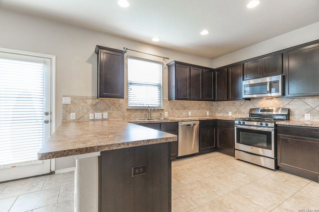 6423 Candleoak Cir, San Antonio, TX 78244