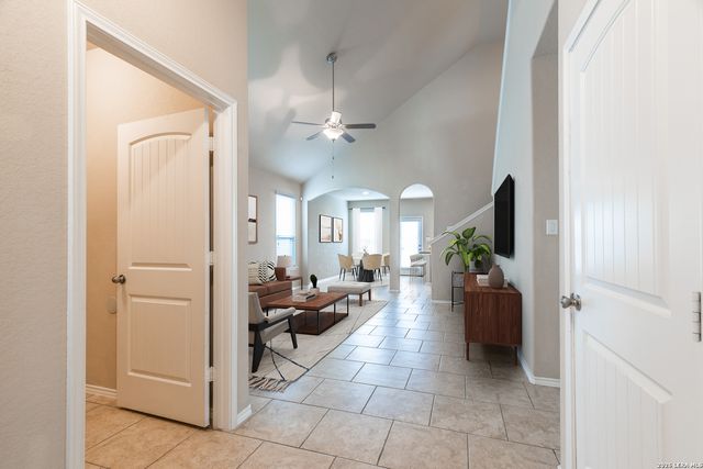 6423 Candleoak Cir, San Antonio, TX 78244