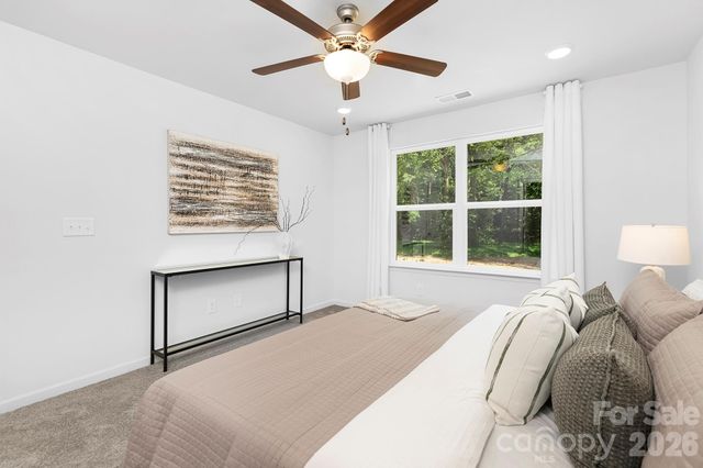 2807 17th Street Court NE, Hickory, NC 28601