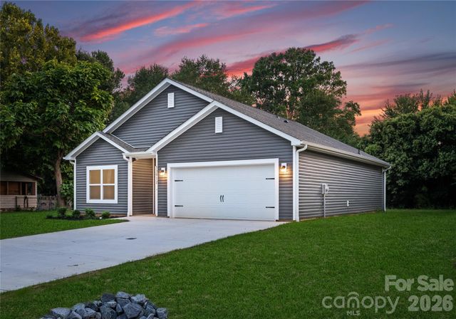 2807 17th Street Court NE, Hickory, NC 28601