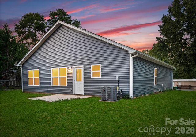2807 17th Street Court NE, Hickory, NC 28601