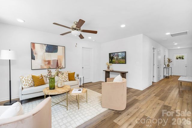 2807 17th Street Court NE, Hickory, NC 28601