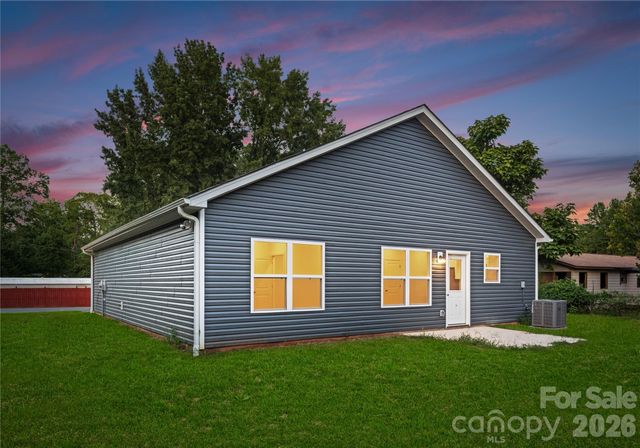 2807 17th Street Court NE, Hickory, NC 28601