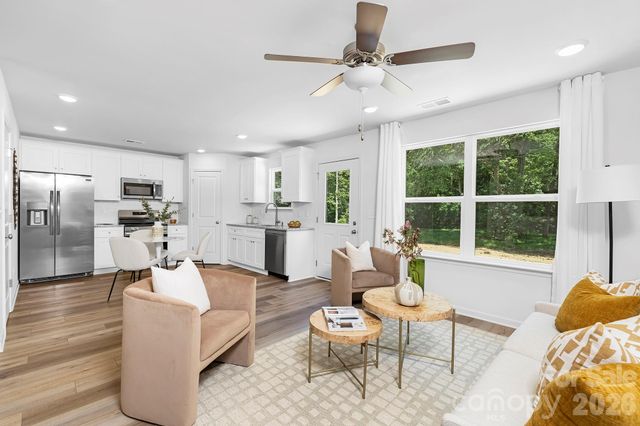 2807 17th Street Court NE, Hickory, NC 28601