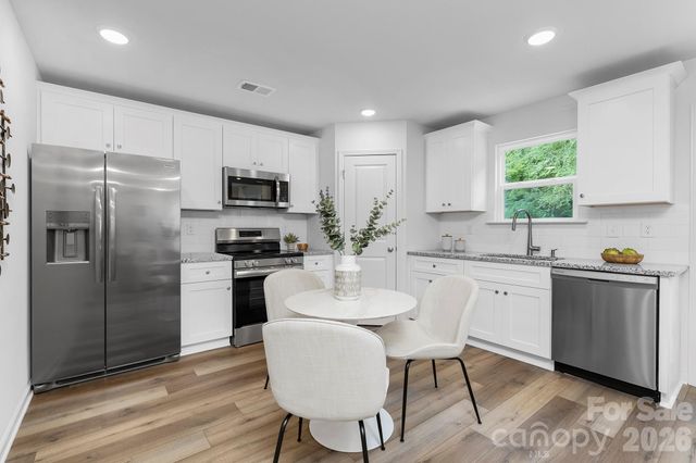 2807 17th Street Court NE, Hickory, NC 28601
