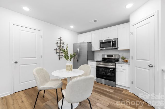 2807 17th Street Court NE, Hickory, NC 28601