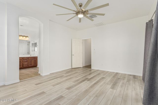 476 W HONEY LOCUST Avenue, San Tan Valley, AZ 85140