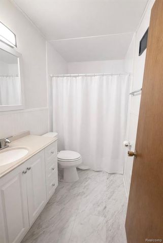 2315 Hartwick Highway, Lincoln Park, MI 48146