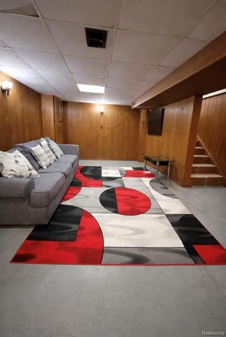 2315 Hartwick Highway, Lincoln Park, MI 48146