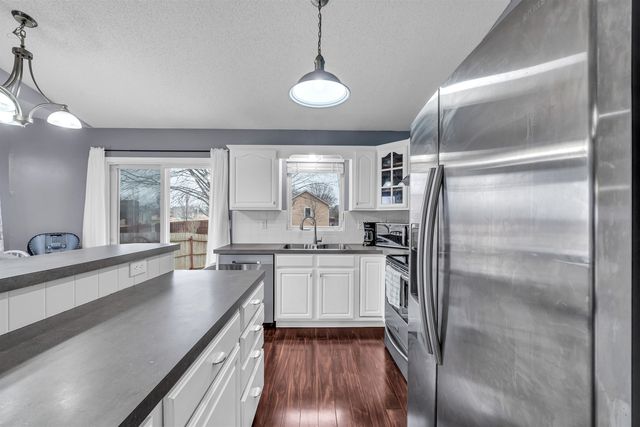 1101 N Raintree Dr, Derby, KS 67037