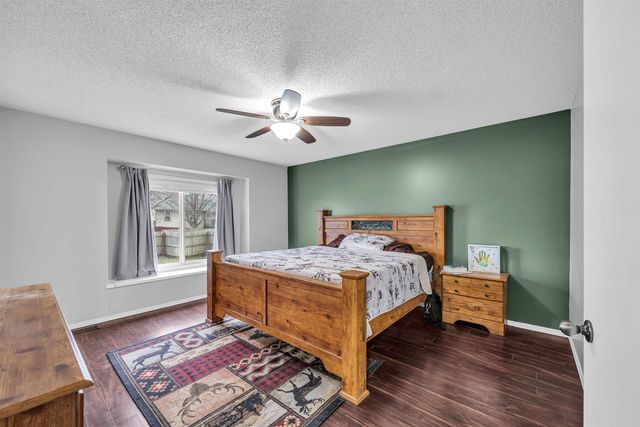 1101 N Raintree Dr, Derby, KS 67037