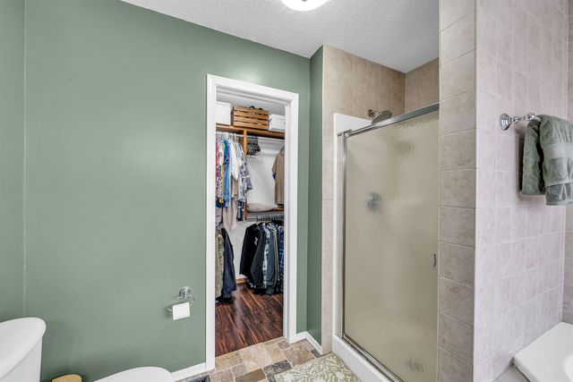 1101 N Raintree Dr, Derby, KS 67037