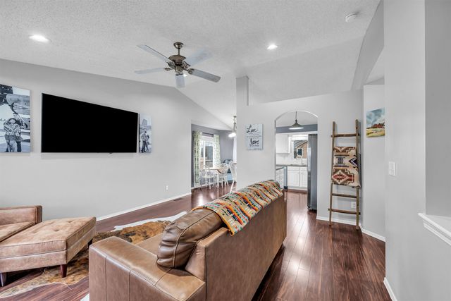 1101 N Raintree Dr, Derby, KS 67037