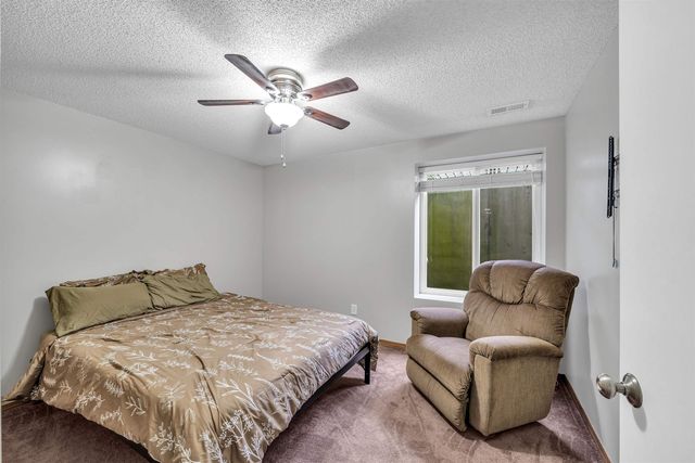 1101 N Raintree Dr, Derby, KS 67037