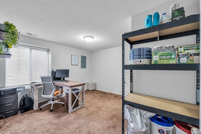 1101 N Raintree Dr, Derby, KS 67037