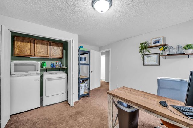 1101 N Raintree Dr, Derby, KS 67037