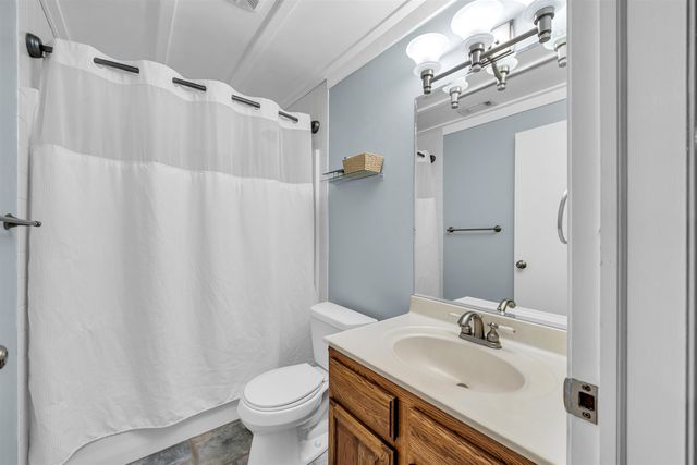 1101 N Raintree Dr, Derby, KS 67037