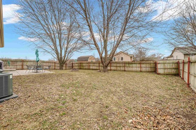 1101 N Raintree Dr, Derby, KS 67037