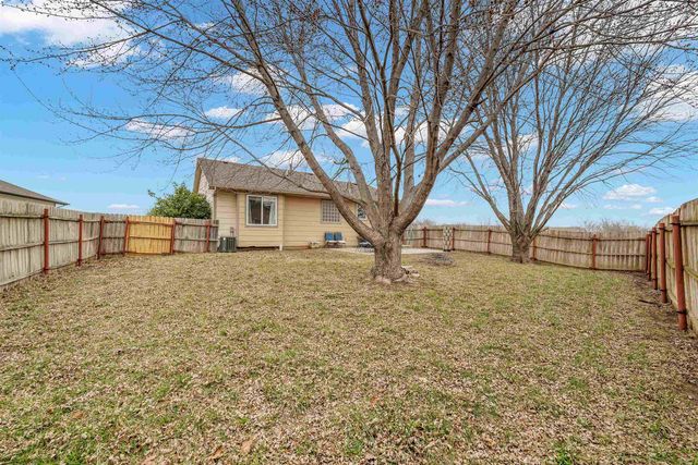 1101 N Raintree Dr, Derby, KS 67037