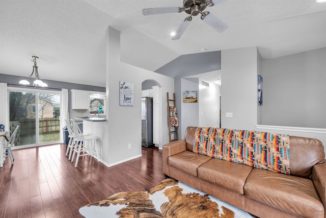 1101 N Raintree Dr, Derby, KS 67037